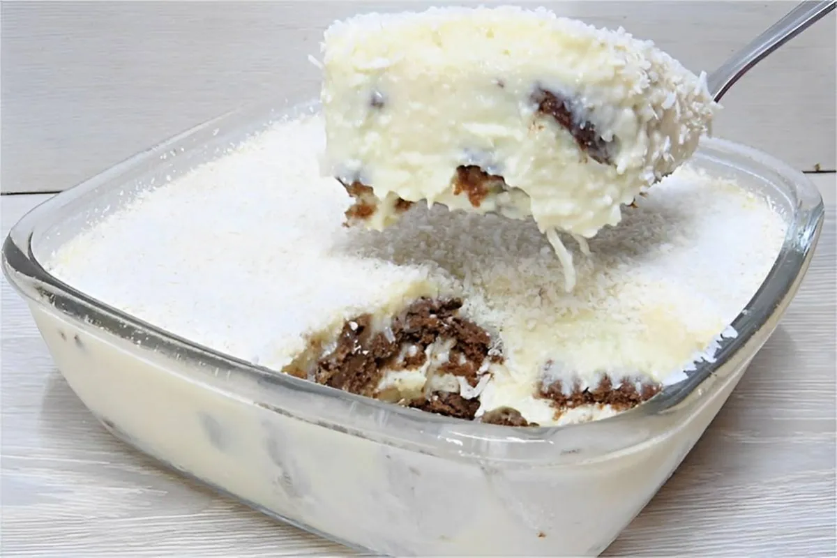 Essa sobremesa de abacaxi com coco vai deixar sua mesa de na