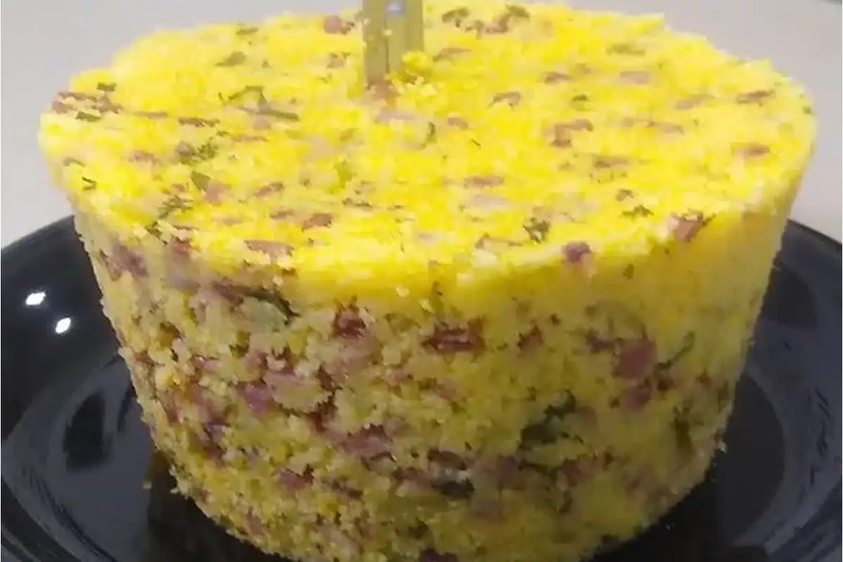 Esse cuscuz temperado é tão fácil e gostoso que dá vontade d