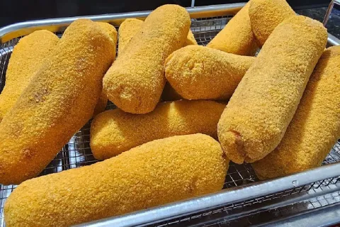 Esse enroladinho de presunto e queijo é o mais fácil de todo