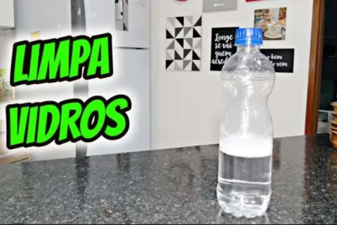 Esse limpa vidros caseiro vai virar produto de limpeza fixo 