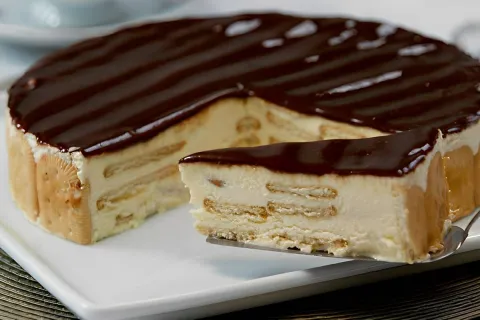 Faça essa sobremesa chique no seu natal uma torta alemã deli