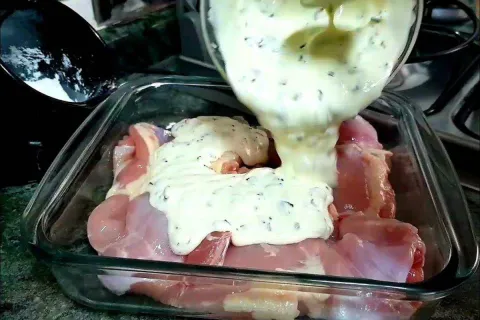 Faça frango com creme de cebola no seu almoço e com certeza 