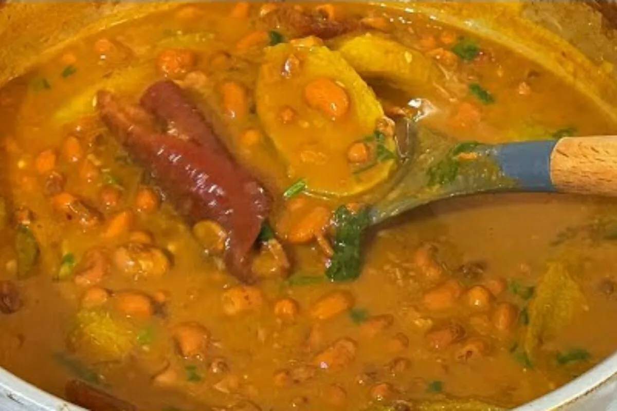 Feijão com caldo grosso: aprenda o segredo para deixar o fei