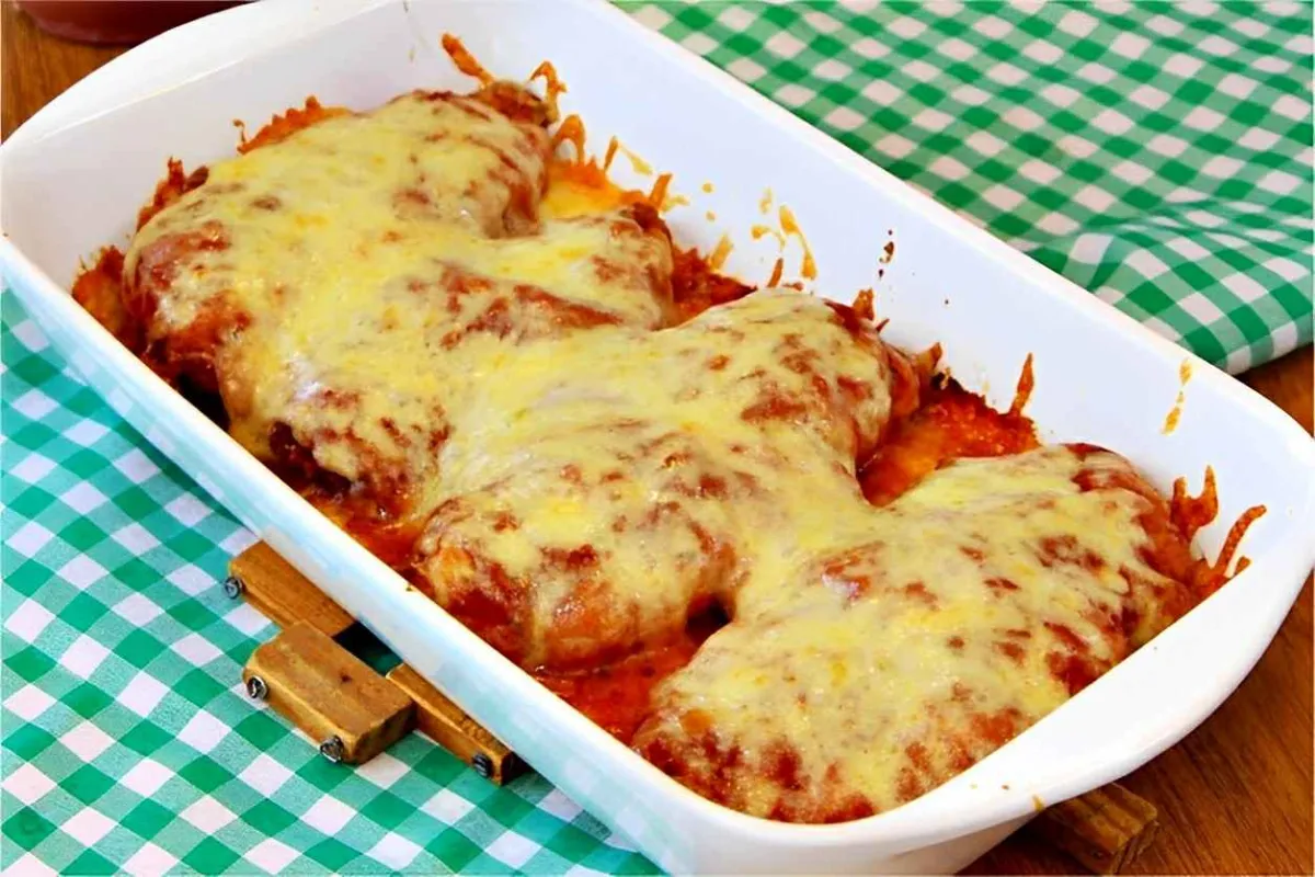 Filé de frango à parmegiana simples e muito prático para o s