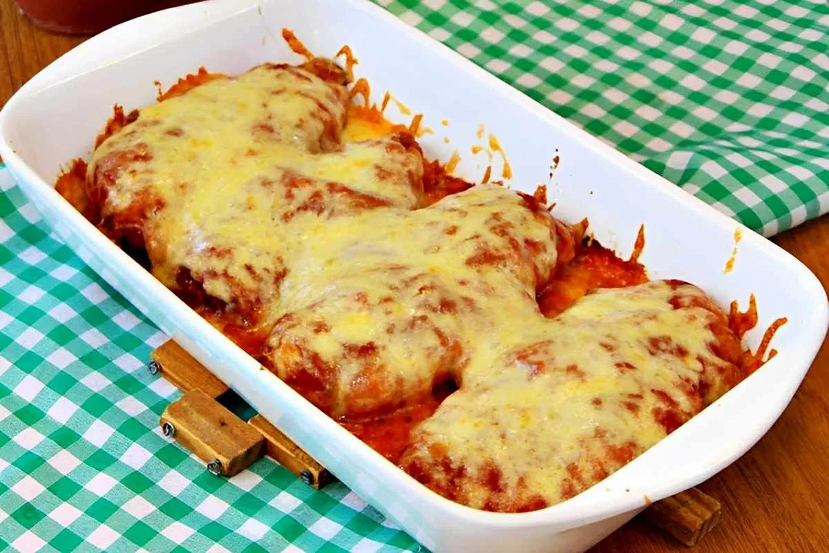 Filé de frango à parmegiana simples e muito prático para ser