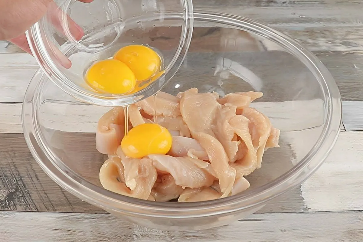 Filé de frango frito suculento e saboroso sem empanar ideal