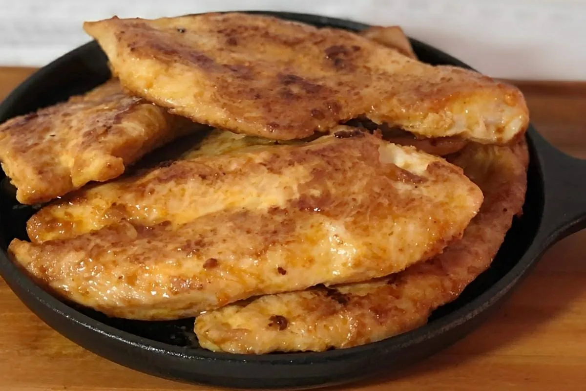 Filé de frango grelhado sem óleo suculento e saboroso para u