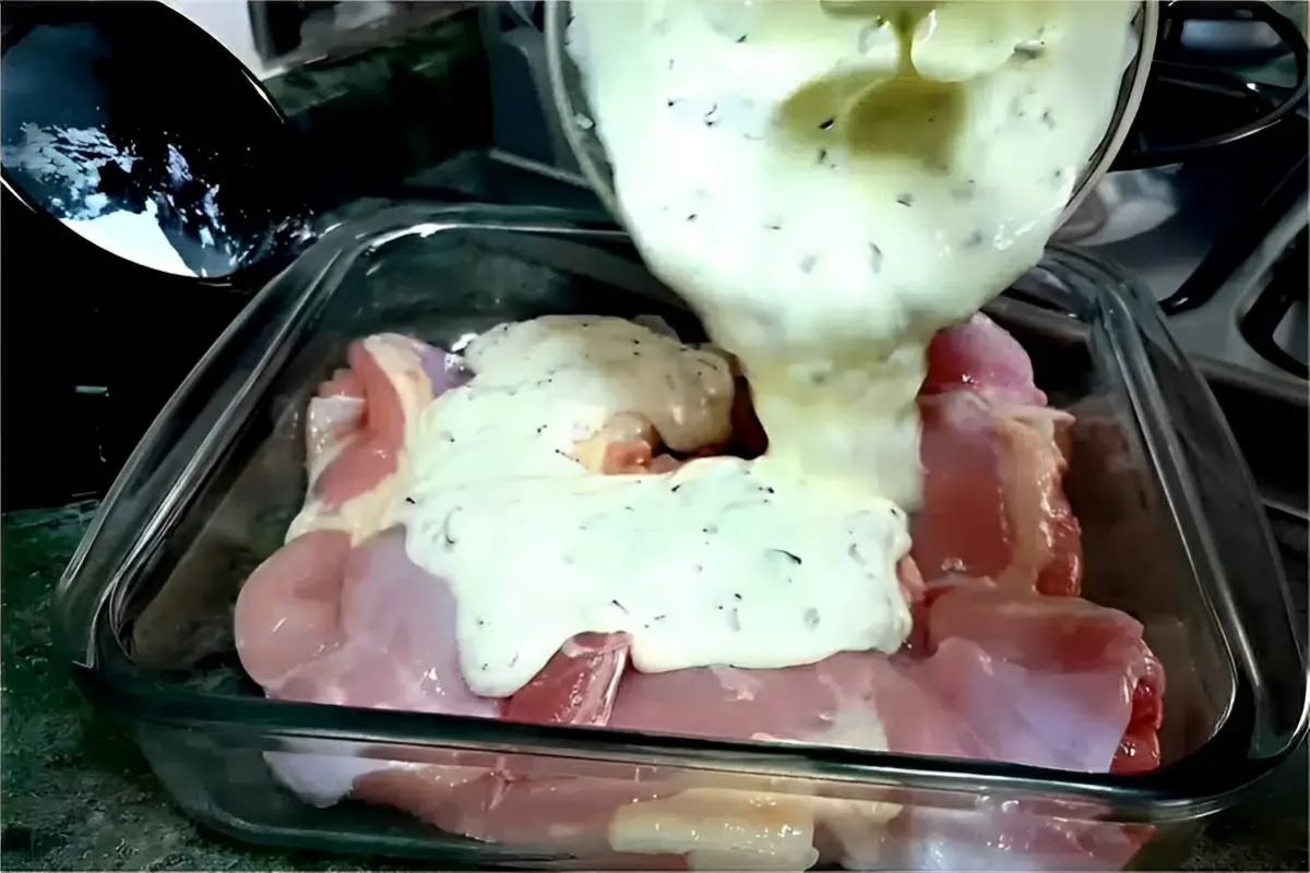 Fiz esse delicioso frango com creme de cebola no almoço que