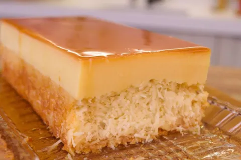 Flan de coco: sem gelatina, super cremoso e fácil de fazer, 