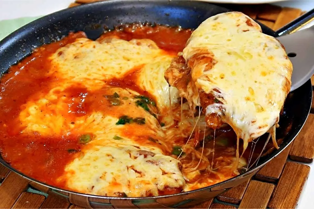 Frango à parmegiana na frigideira pronto em 10 minutos e per
