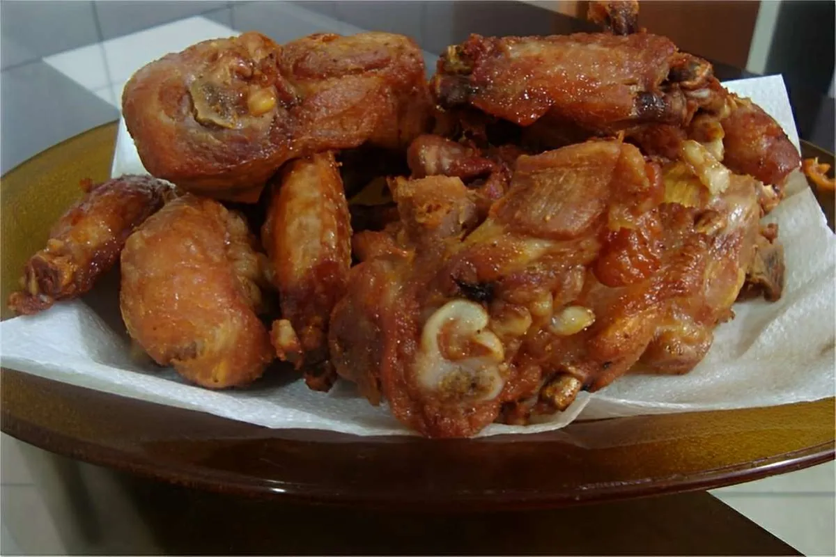 Frango à passarinho na panela de pressão muito saboroso e nã