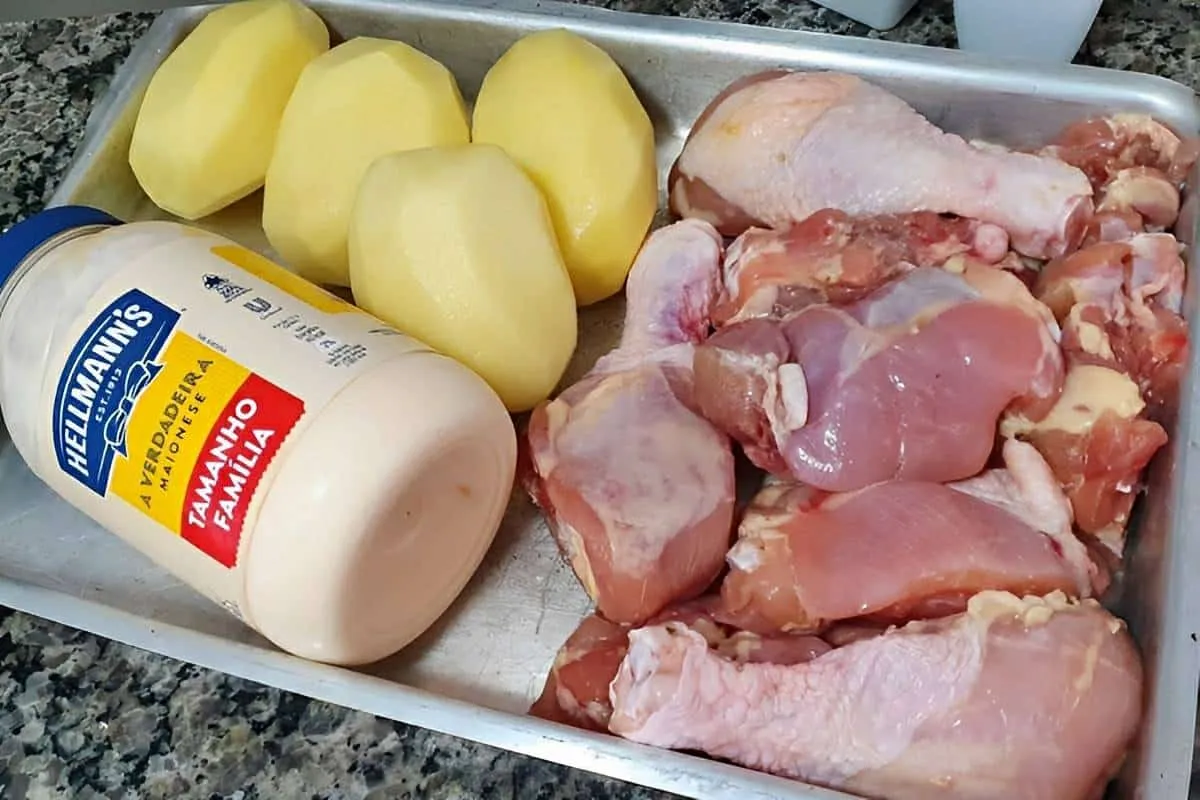 Frango assado com maionese fica levinho e delicioso perfeito