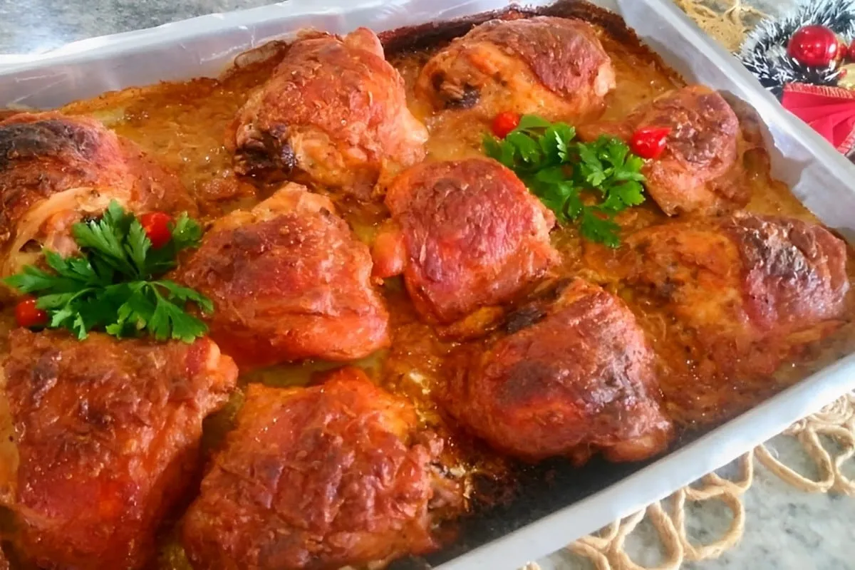 Frango assado na maionese com creme de cebola delicioso sucu