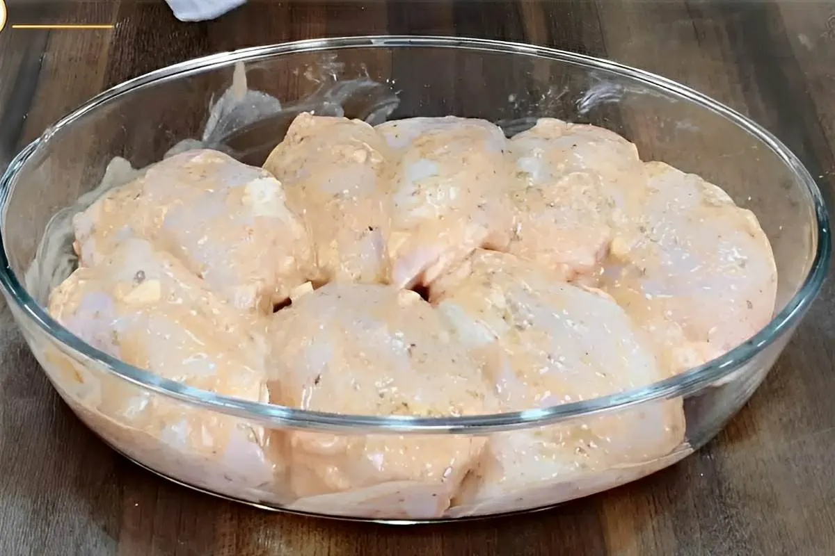Frango assado na maionese delicioso fácil de fazer e perfeit