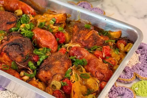 Frango assado suculento igual de restaurante que ainda é fác