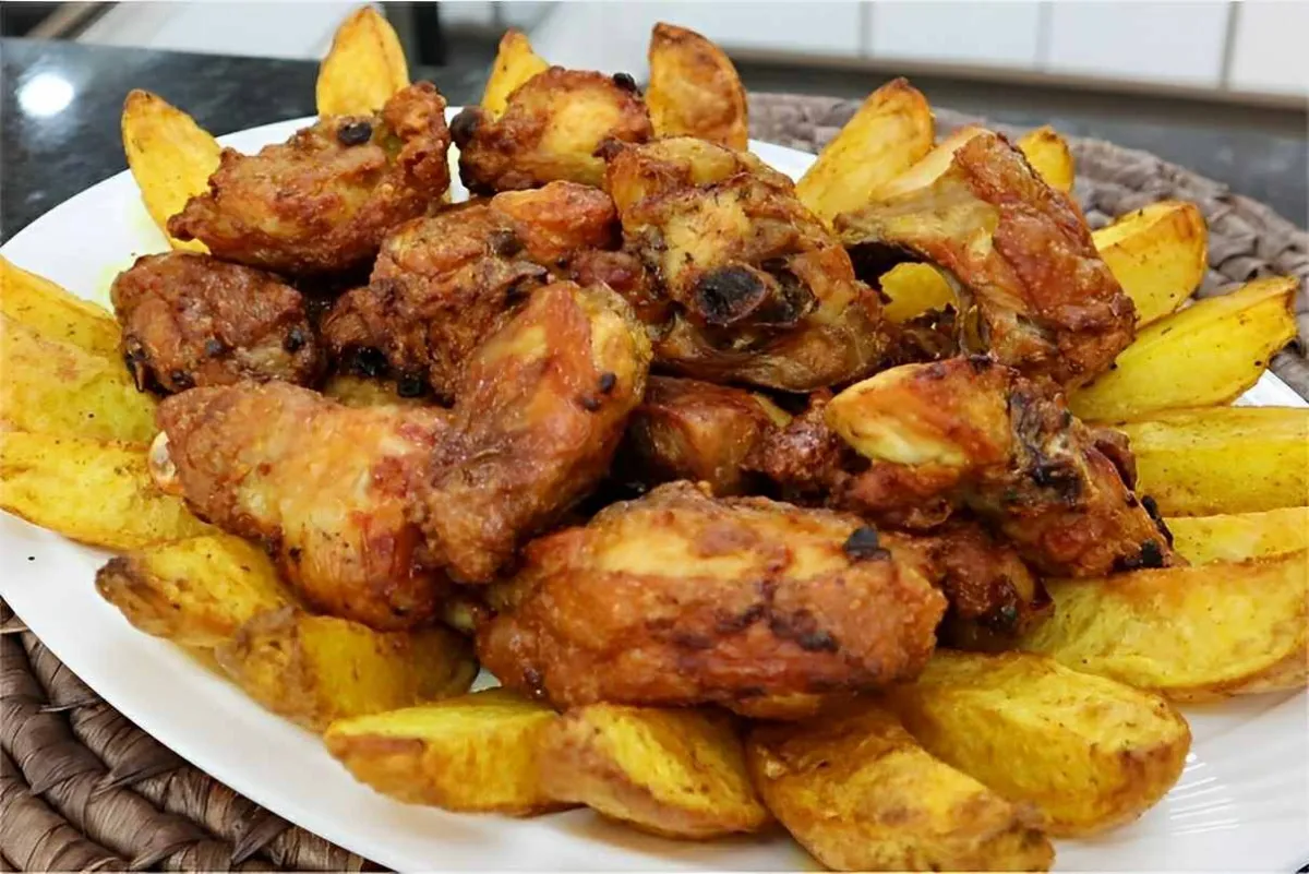Frango com batatas na AirFryer: muito mais sequinho crocante