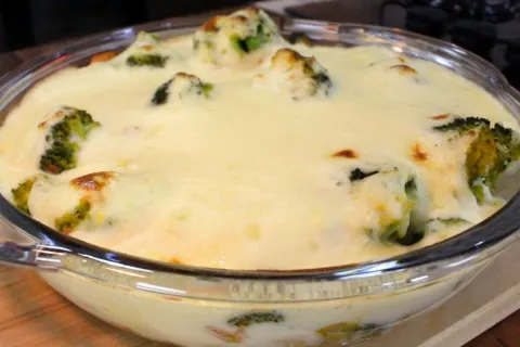 Frango com brócolis e creme de batata feito na panela ideal 