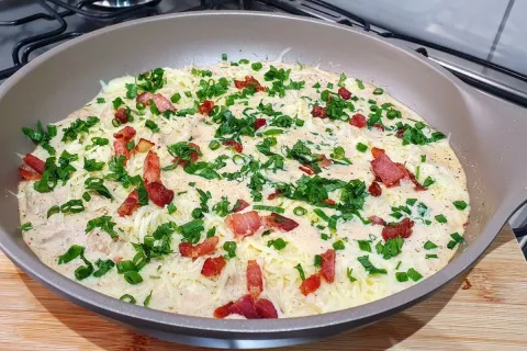 Frango com creme de bacon muito saboroso e prático para vari