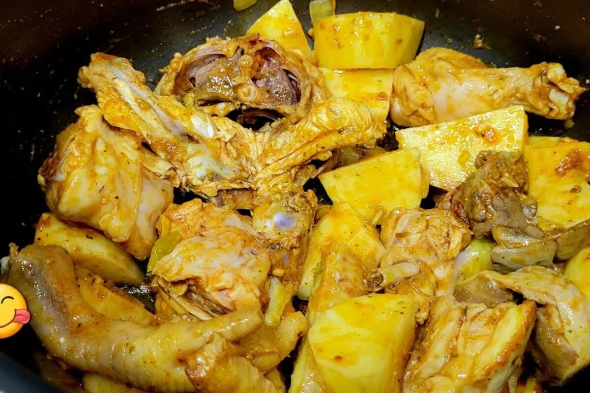 Frango cozido: feito sem adicionar água que fica super sucul