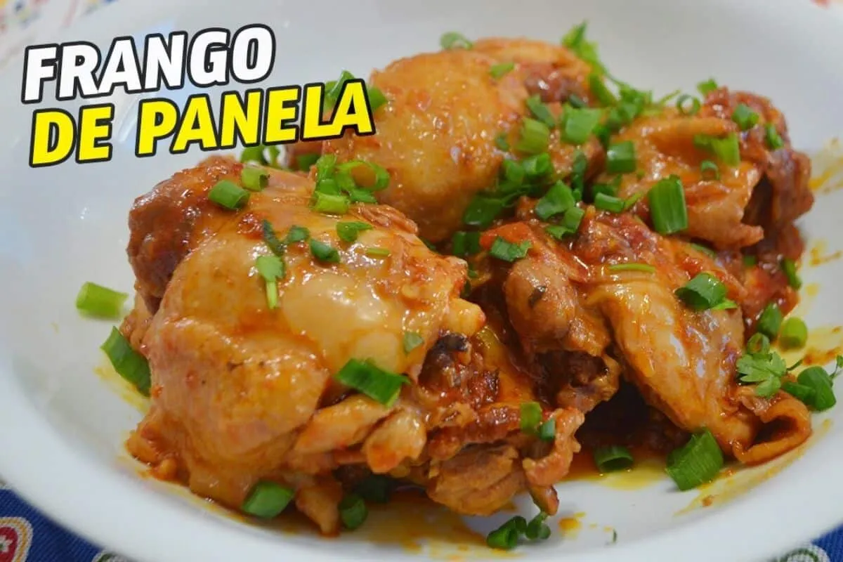 Frango de panela suculento e muito bem temperado com molho e
