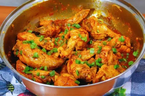 Frango ensopado com molho delicioso: o melhor frango ensopad