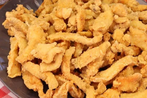 Frango frito crocante delicioso: iscas de frango fáceis de f