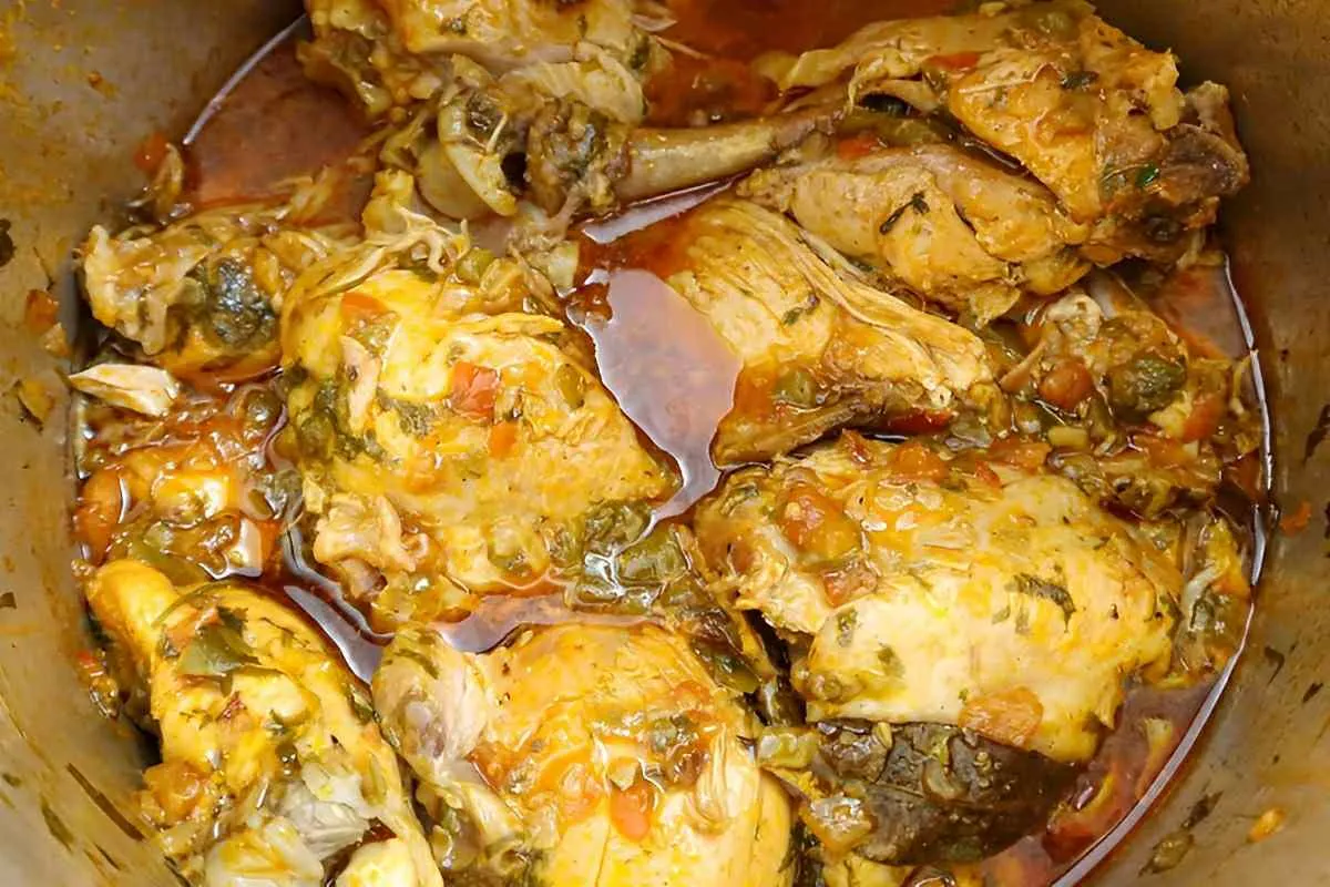 Frango na panela de pressão com molhinho super saboroso e su