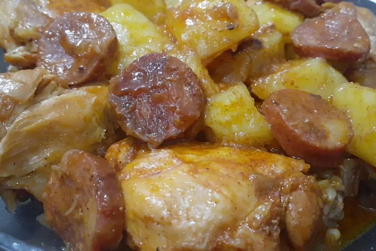 Frango na panela de pressão sem água delicioso e pronto em a