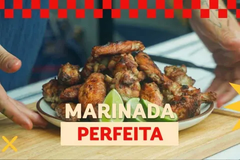 Frango para churrasco feito com uma marinada especial para f