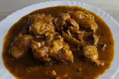 Frango suculento bem cozido e temperado de um jeito fácil e 