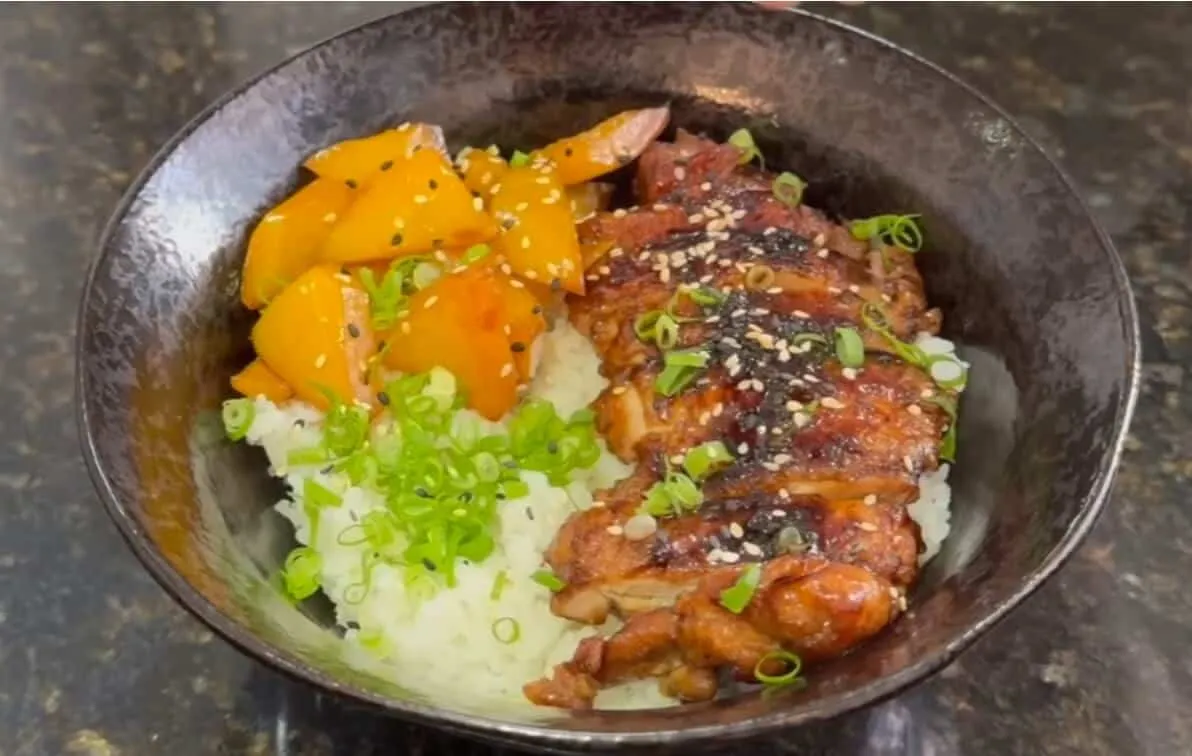 Frango Teriyaki: sobrecoxa desossada com molho japonês agrid