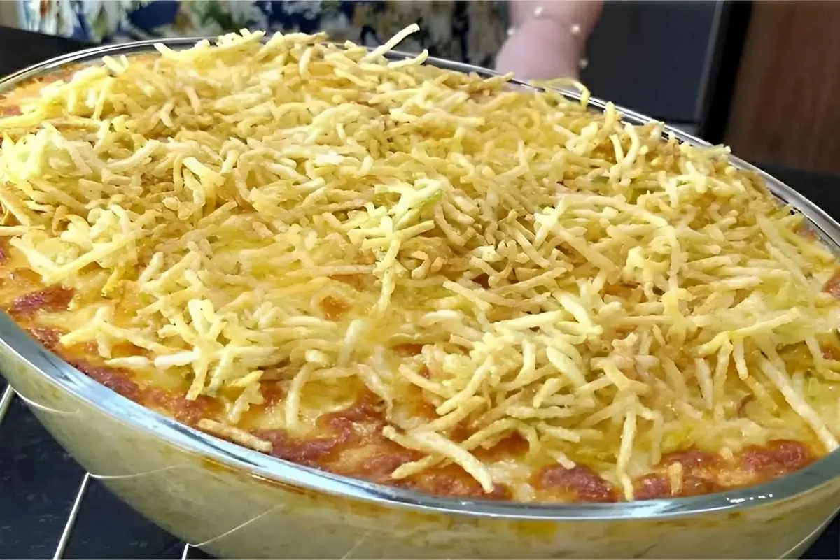 Fricassê de frango com batata palha: uma receita econômica e