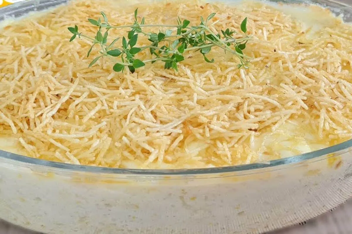 Fricassé de frango cremoso e fácil, com requeijão e batata p