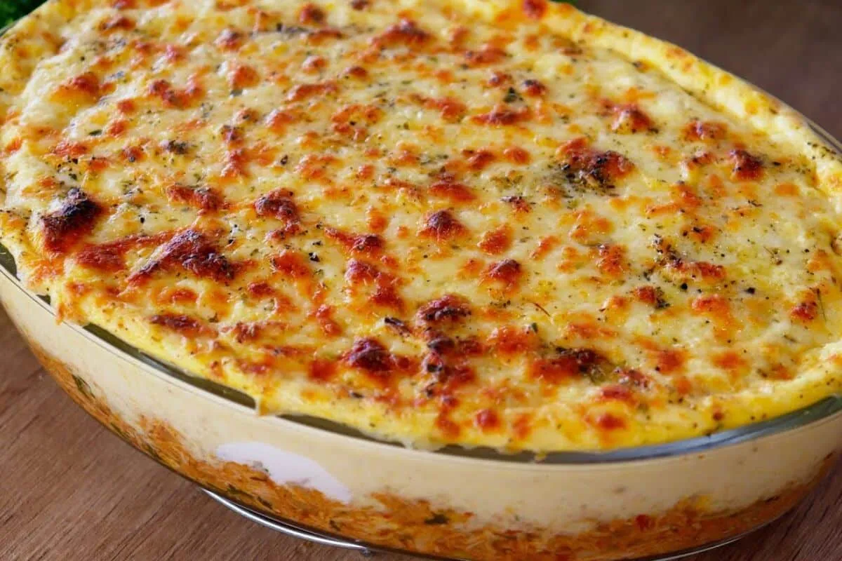 Fricassê de frango cremoso, gratinado e pronto em poucos min