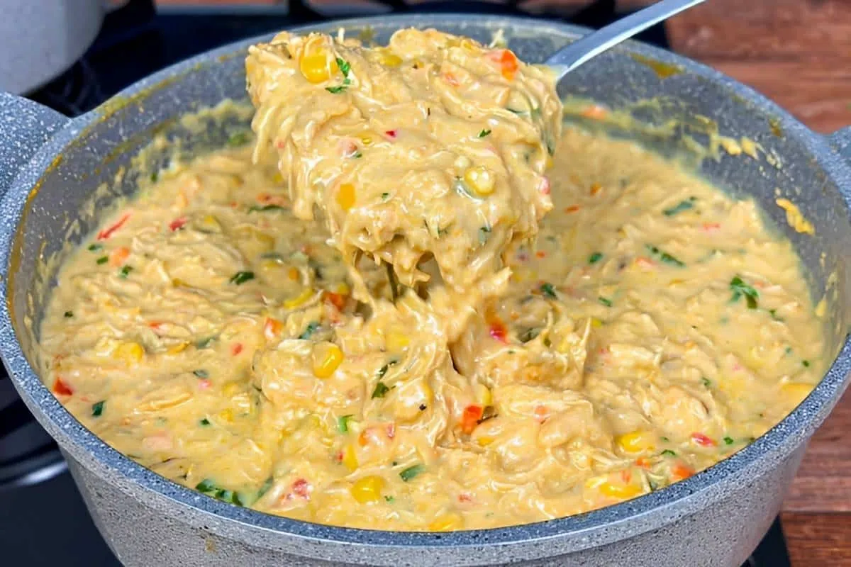 Fricassé de frango diferente delicioso e muito cremoso para