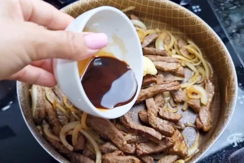 Iscas de carne com shoyu super fácil e deliciosa para o seu 