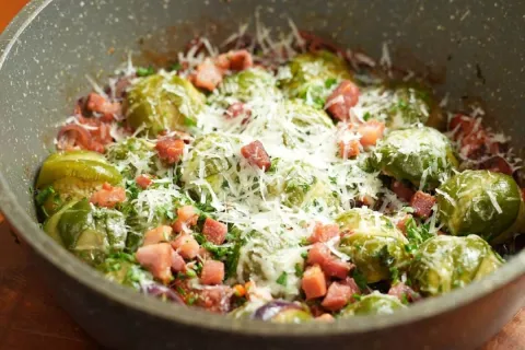 Jiló com bacon douradinho, feito de um jeito super fácil e s