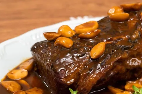 Lagarto ao molho madeira: aprenda a preparar essa receita ca