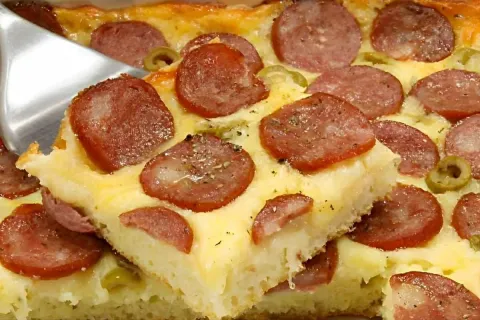 Lanche salgado de liquidificador com calabresa muito rápido 