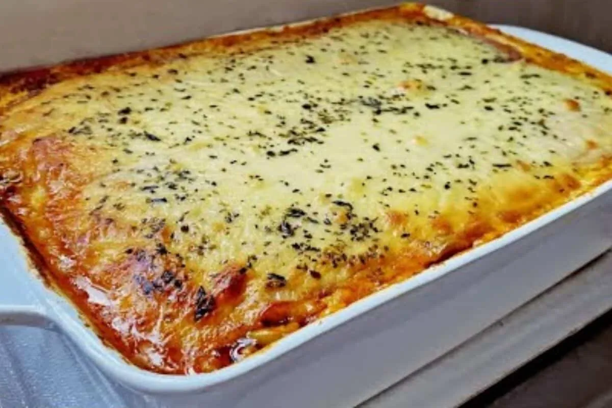 Lasanha à bolonhesa cremosa e gratinada de dar água na boca