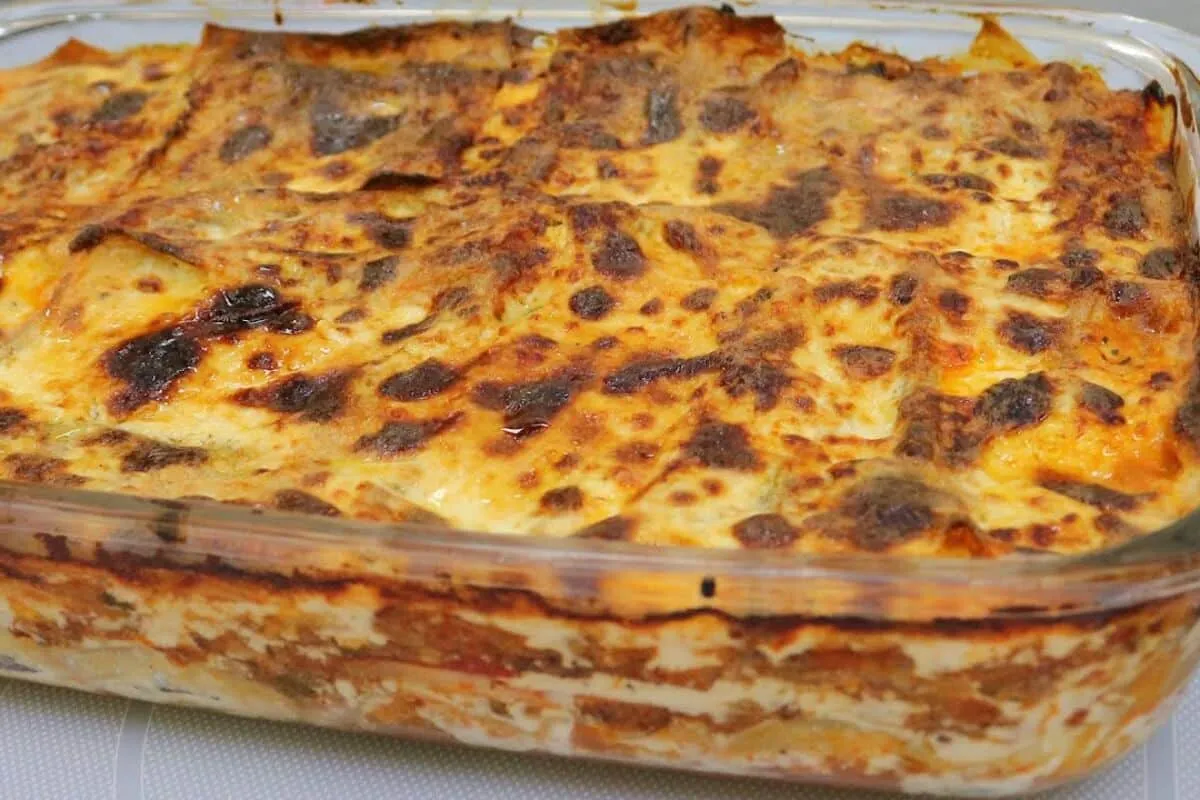 Lasanha cremosa com um segredo especial para deixar o seu al