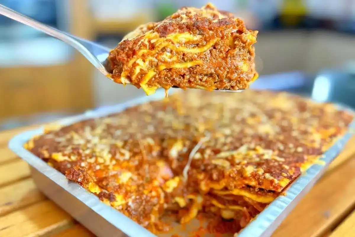 Lasanha de carne moída muito suculenta e saborosa: receita d