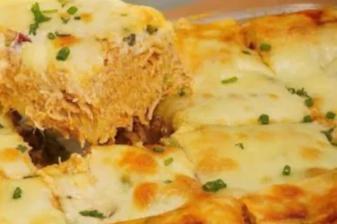 Lasanha de frango cremosa com um segredo especial no recheio
