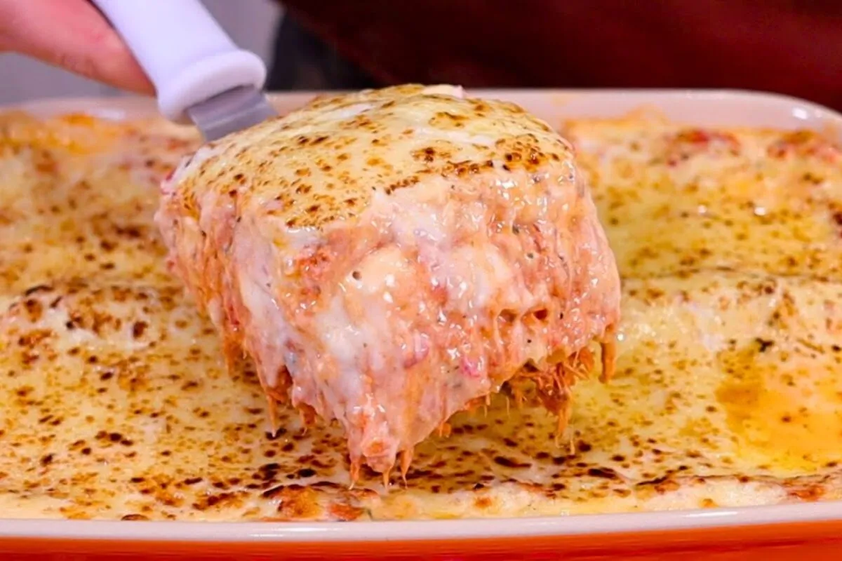 Lasanha de frango cremosa e perfeita para o almoço de doming