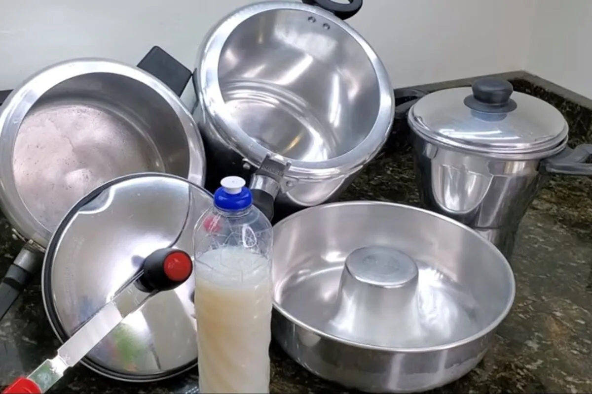 Limpa alumínio caseiro que devolve o brilho das panelas em p