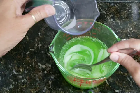 Limpa alumínio caseiro super eficiente feito com ingrediente