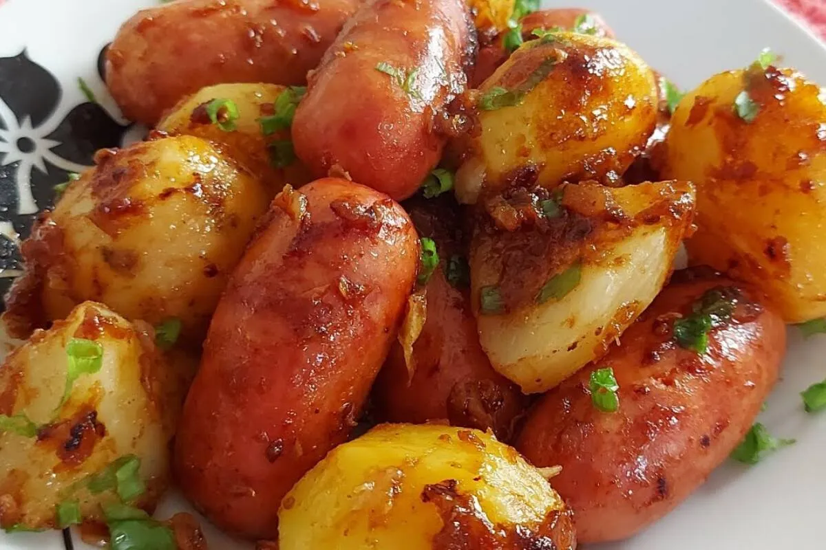 Linguiça com batata fácil e deliciosa que você faz em poucos