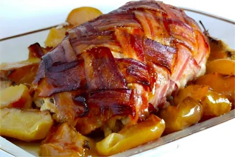 Lombo assado no forno com uma camada deliciosa de bacon perf