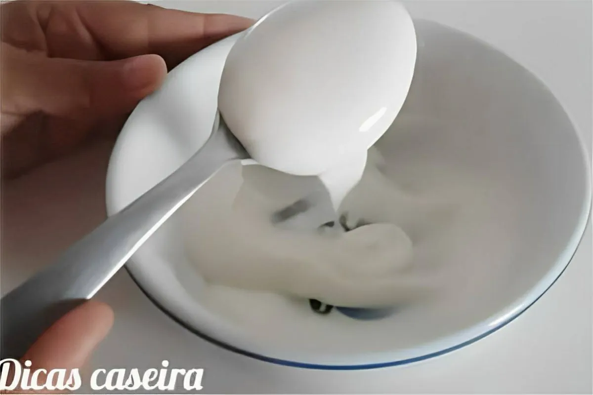 Lustra móveis caseiro feito com 2 ingredientes simples que v