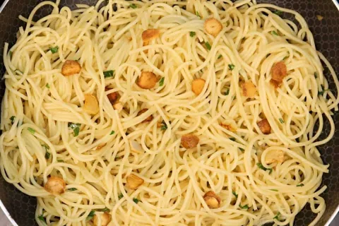 Macarrão alho e óleo simples e perfeito para o almoço ou jan